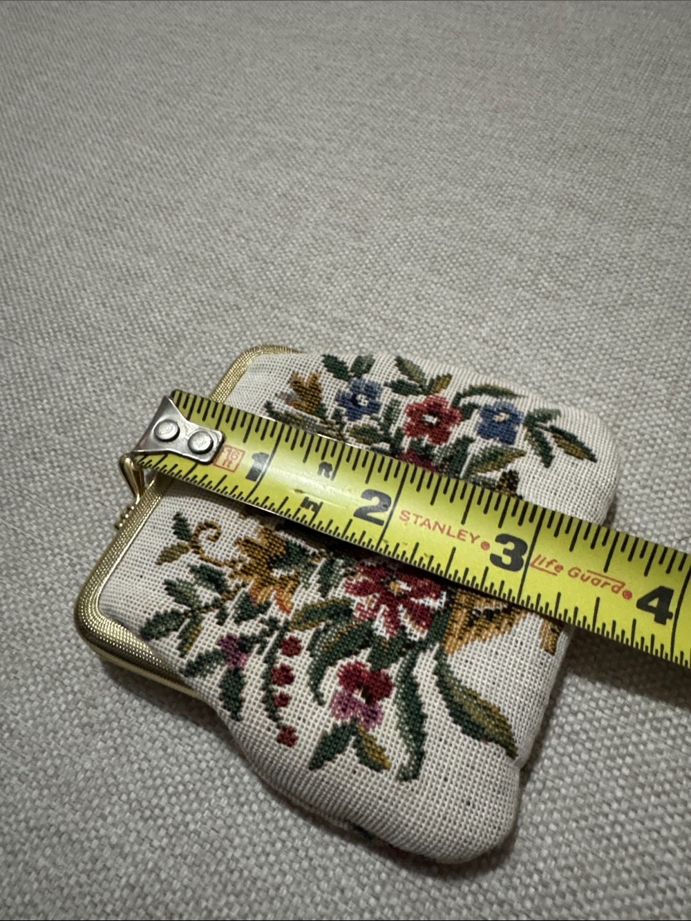 Mini Coin Purse-Tapestry Exterior-Gold Tone Kisslock Closure-Beige-EUC - Picture 10 of 11